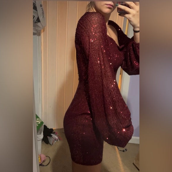 Lucy in the Sky; size L never worn and M barely used ; Maroon/ Red Long sleeve - Picture 3 of 6